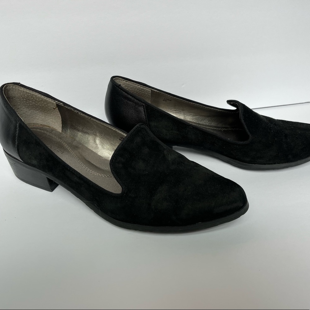 Tahari Black Loafers Women’s Leather Suede size 6M
